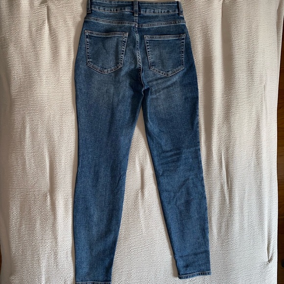 H&M high waisted blue jeans - Picture 2 of 3